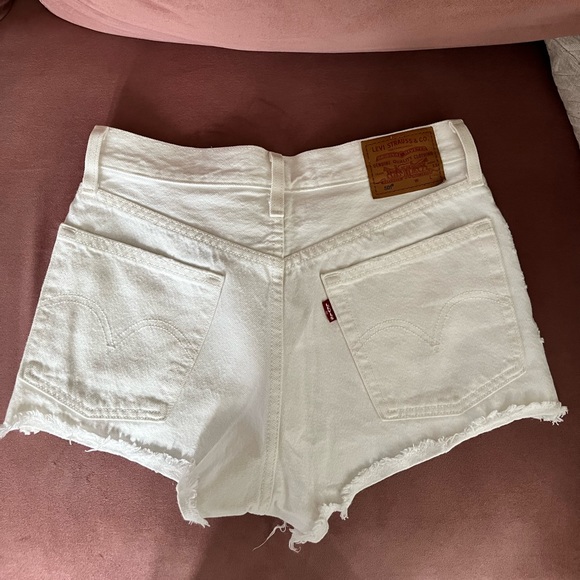 Aritzia Levi’s 501 Shorts - Picture 4 of 4